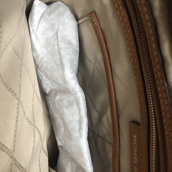 Authentic Michael Kors Jet Set Medium Pocket Tote - Picture 7 of 16